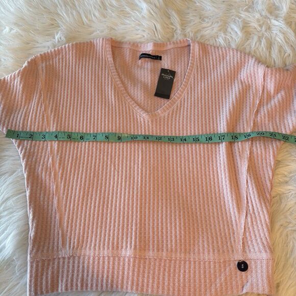 Abercrombie & Fitch Waffle Knit V-Neck Sweater Top Long Sleeve Size Small NWT - Picture 7 of 9